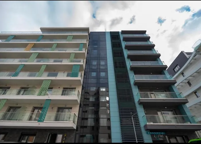 Lotus - Luxury Mamaja